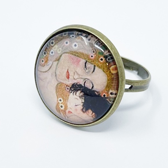 Mother and Child Wearable Art Ring - Picture 5 of 5